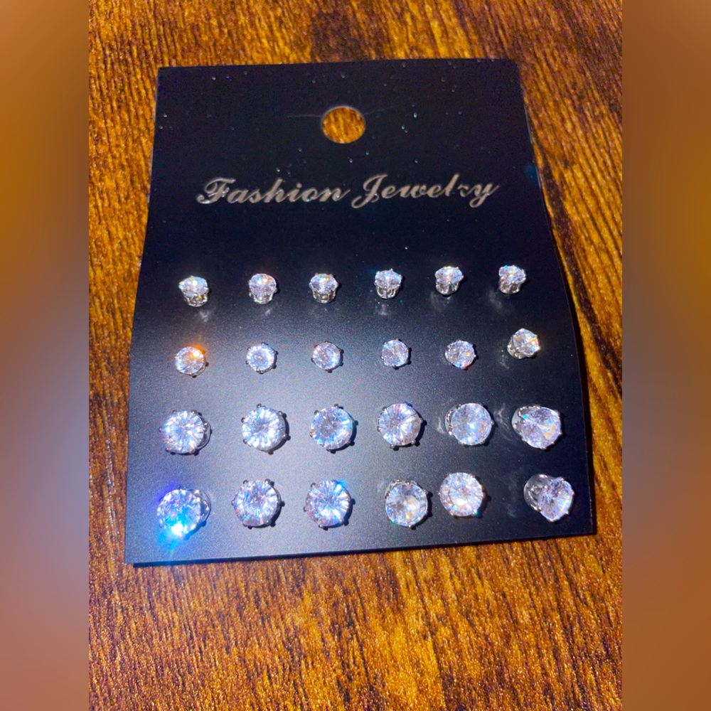 Beautiful diamond earrings never been worn